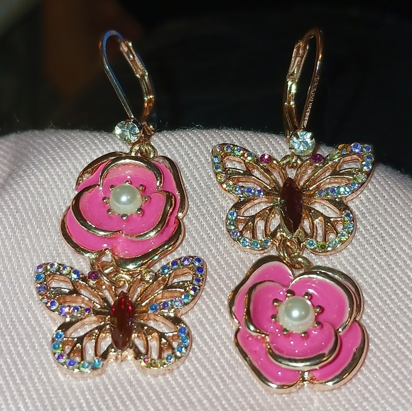 Rhinestone Butterfly Earrings with Dangling Rose Faux Pearl Silvertone Setting - Picture 13 of 15